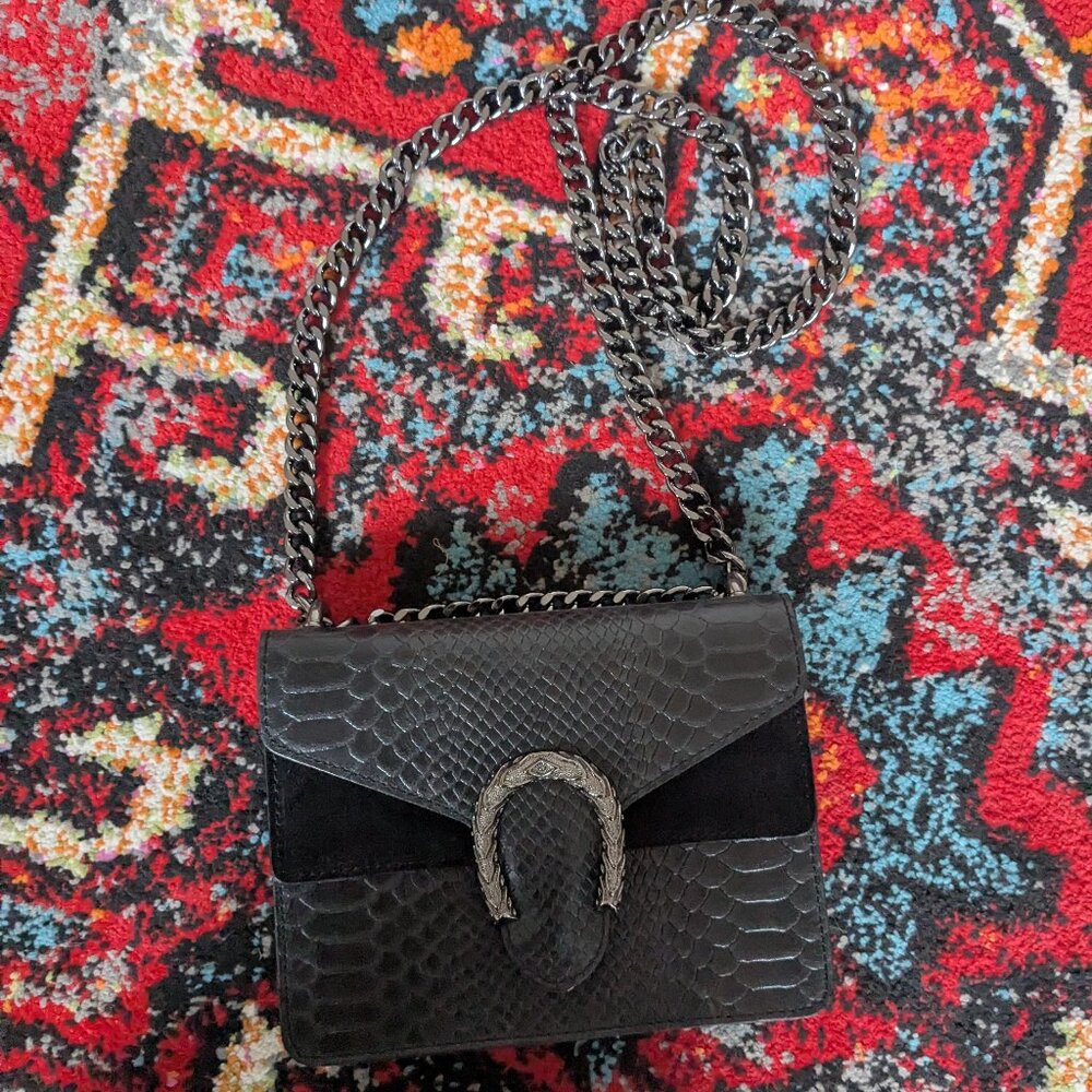 Italian Leather Snakeskin Crossbody w Chain Strap Horseshoe Clasp - Black